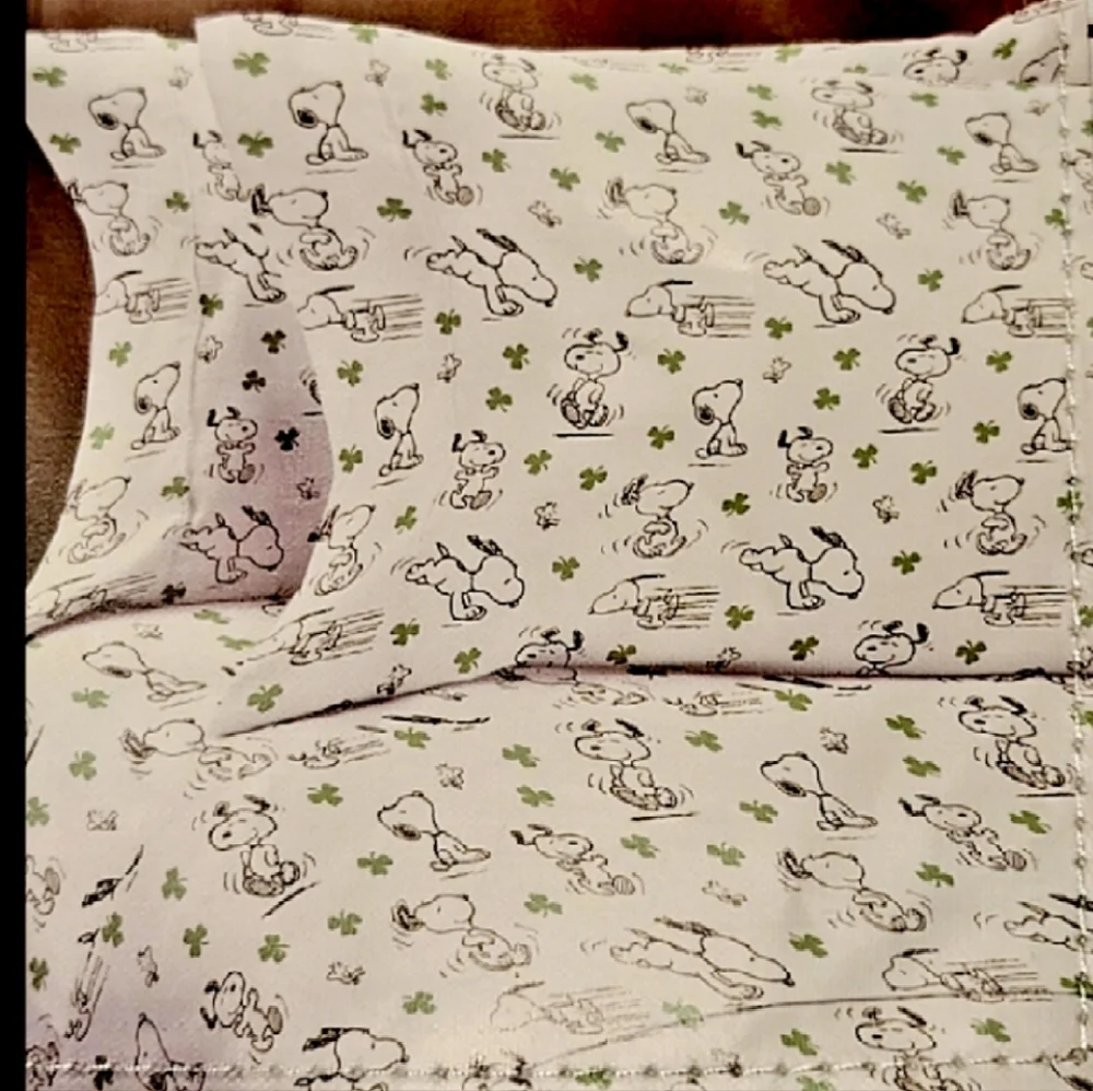 Snoopy Woodstock Lucky Clover Irish Shamrock St Patricks Day KING Bed Sheet Set